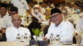 Wali Kota Cilegon, Helldy Agustian (kanan) dan alm. Desmond J Mahesa, saat berada dalam satu kegiatan acara Partai Gerindra di Kota Cilegon. ISTIMEWA      