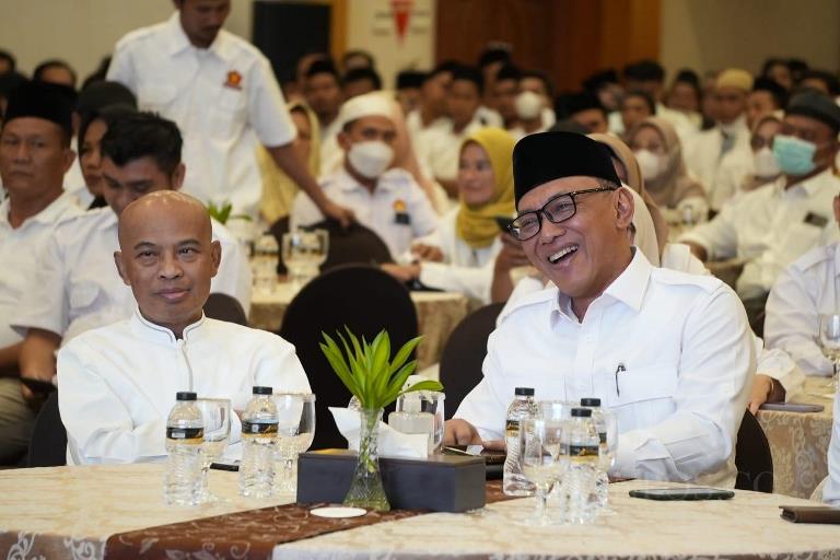 Wali Kota Cilegon, Helldy Agustian (kanan) dan alm. Desmond J Mahesa, saat berada dalam satu kegiatan acara Partai Gerindra di Kota Cilegon. ISTIMEWA      