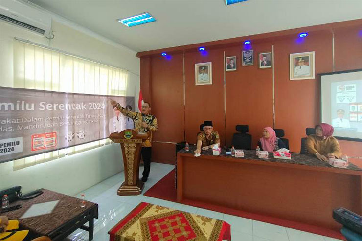 Wali Kota Cilegon, Helldy Agustian, saat menghadiri kegiatan sosialisasi pemilu serentak 2024 di Kelurahan Kedaleman, Kota Cilegon, Senin (5/6/2023). ISTIMEWA