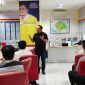 Wali Kota Cilegon, Helldy Agustian, saat memberikan motivasi kepada puluhan sales dan pegawai Auto 2000 Plaju, Palembang, Sumatera Selatan, pada Rabu, 5 Juli 2023. ISTIMEWA 