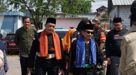 Wakil Wali Kota Cilegon, Sanuji Pentamarta, dan Anggota Komisi 1 DPR RI, Jazuli Juwaini, saat menghadiri kegiatan Festival Seni Rampak Pencak Silat, di Halaman Pasar Blok F Kota Cilegon pada Minggu, 6 Agustus 2023. ISTIMEWA 