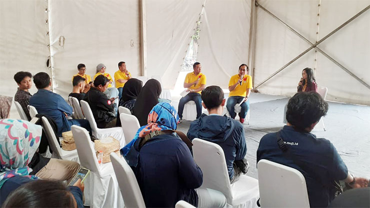 Media Update Pesta Rakyat IM3 Serang
'Rayakan Kemerdekaanmu dengan Freedom Internet', bersama Eric Danari - SVP Head of Region Jabotabek IM3 dan Wisnu Wardhana - VP Head of Media Management IM3. (Foto: Pou)