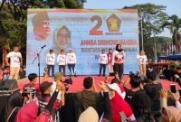 Sekretaris DPD Gerindra Banten, sekaligus Caleg DPR RI Dapil Banten II,  Annisa Desmond J Mahesa, saat memberikan sambutan sebelum dimulainya jalan sehat dimulai dari Alun-alun Kota Serang dan berakhir di Rumah Aspirasi Desmond J Mahesa, Cipocok Jaya, Kota Serang, Minggu (20/8/2023). RULIE SATRIA 