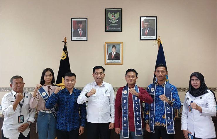 Finalis Putra Putri Banten saat Foto Bersama Kepala BNN Provinsi Banten. (Foto: Istimewa)