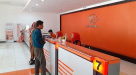 Suasana pelayanan di Kantor Pos Cabang Utama Serang 42100. (Foto: Bantenesia.NET)