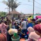 Indosat IOH mengambil langkah proaktif dengan mengirimkan bantuan air bersih kepada masyarakat yang terdampak. (Foto: Istimewa)