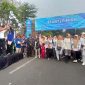 Pj Gubernur Banten Al Muktabar, Pj Sekda Banten Virgojanti, Walikota Serang Syafrudin, Perwakilan BI Banten, dan Ketua Panitia Susi saat mengibarkan bendera Start Banten Fun Walk 2023 - Ekbispar Banten. (Foto: Istimewa)