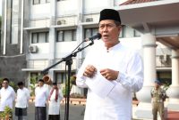 Walikota Serang Syafrudin, saat pimpin Hari Santri Nasional 2023, di lapangan Puspemkot Serang bersama kemenag Kota Serang. (Foto: Istimewa)