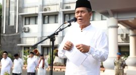 Walikota Serang Syafrudin, saat pimpin Hari Santri Nasional 2023, di lapangan Puspemkot Serang bersama kemenag Kota Serang. (Foto: Istimewa)