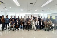 Foto bersama pihak penyelenggara (EO) dengan para direksi dari beberapa perusahaan yang akan memeriahkan Industri Fair 2023, di Kantor Modern Land, Cikande, Kabupaten Serang, Provinsi Banten. (Foto: Pou)