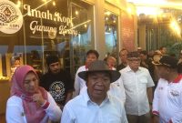 PJ Gubernur Banten Al Muktabar saat di Wawancarai media seusai meLaunching Imah Kopi, gunung Karang, Kabupaten Pandeglang. (Foto: Bantenesia)