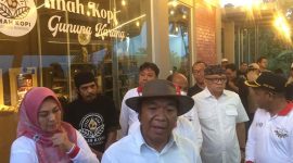 PJ Gubernur Banten Al Muktabar saat di Wawancarai media seusai meLaunching Imah Kopi, gunung Karang, Kabupaten Pandeglang. (Foto: Bantenesia)