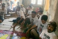 Sukarelawan Komunitas Nelayan Pesisir (KNP) saat Sosialisasikan Ganjar Pranowo dan Mahfud MD sebagai pasangan capres-cawapres. (Foto: Istimewa)