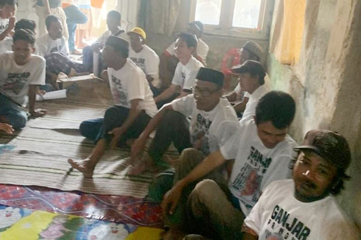 Sukarelawan Komunitas Nelayan Pesisir (KNP) saat Sosialisasikan Ganjar Pranowo dan Mahfud MD sebagai pasangan capres-cawapres. (Foto: Istimewa)