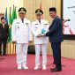 Pelantikan PJ Walikota Serang Yedi Rahmat (Tengah), didampingi Syafrudin mantan Walikota Serang (Kanan) dan PJ Gubernur Banten Al Muktabar (Kiri). (Foto: Istimewa)