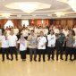 Foto bersama Pj Walikota Serang Yedi Rahmat dan Kepala Bappeda Kota Serang Ina Linawati juga Forkopimda Kota Serang. (Foto: Humas Pemkot Serang