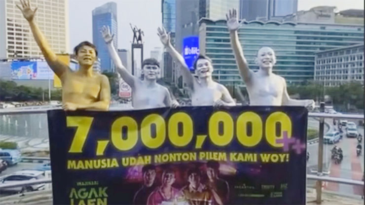 Saat Para pemain Film Agak Laen, jadi Manusia Silver dan Emas. (Foto: NET)