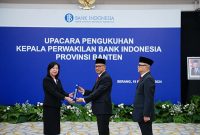 Pengukuhan Kepala KPw BI Provinsi Banten Ameriza M. Moesa oleh Deputi Gubernur Bank Indonesia, Filianingsih Hendarta, menggantikan Imaduddin Sahabat. (Foto: BI Banten)