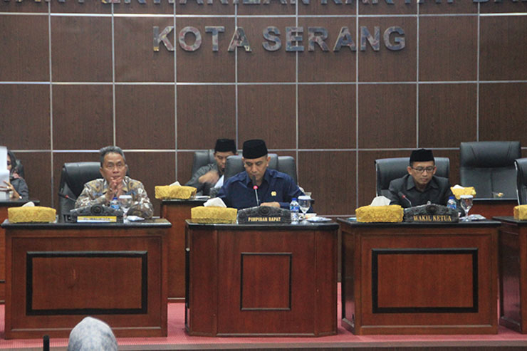 Pj Walikota Serang hadir dalam Rapat Paripurna DPRD Kota Serang. (Foto: Humas Pemkot Serang)