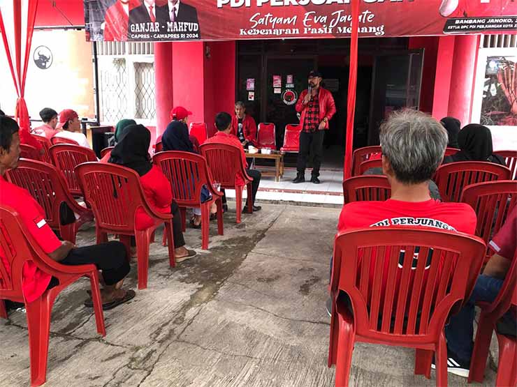 Silaturahmi Ketua DPC PDI-Perjuangan Kota Serang, Bambang Janoko bersama para kader PAC serta Ranting Partai. (Foto: Bantenesia)