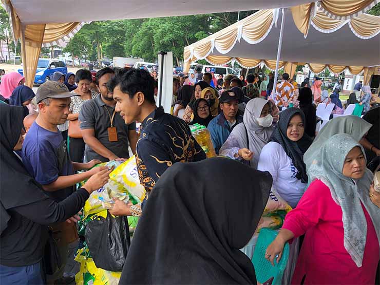 Grebek Pasar Murah Ramadhan, bersama pemkot Serang dan Forkopimda, Ulama juga Pendekar. (Foto: Bantenesia)
