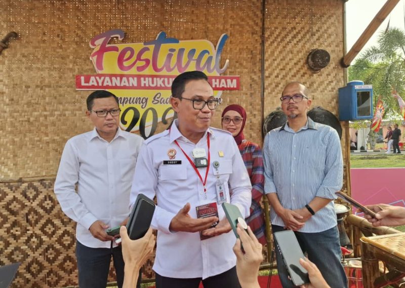 Kepala Kantor Wilayah Kemenkumham Banten, Dodot Adikoeswanto, saat diwawancarai media. (Foto: Hedi_Tangerang Raya)
