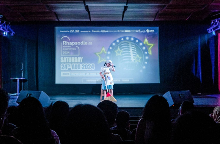 Syifa Kusuma saat tampil di ajang bergengsi Rhapsodie Singing Competition 2024. ( Foto: Syifa Kusuma_Official - @etotparker_ )