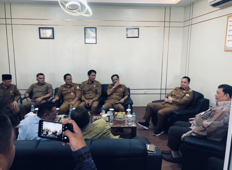 Bank Banten yang diwakili oleh Direktur Bank Banten, Muhammad Busthami, saat Agenda Coffee Motning bersama Pemerintah Kota (Pemkot) Serang, yg dihadiri langsung juga oleh Wali Kota Serang, Budi Rustandi. (Foto: Bantenesia)