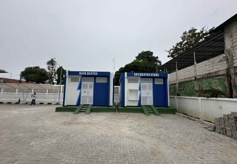 Dua unit Transformator listrik di area Kantor Pusat Bank Banten. (Foto: Istimewa)