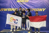 Sabeum Priska dan Sabeum Iwan bersama para atlet STC, ketiga atletnya berhasil menyabet medali emas. (Foto: Istimewa)