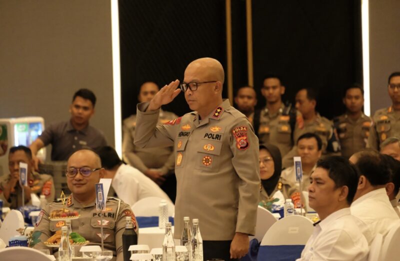 Kapolda Banten Irjen Pol. Hengki bersama Dirlantas Polda Banten Kombes Pol. Leganek Mawardi. (Foto: Istimewa)