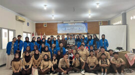 Trik dan Tips Menghindari Hutang dan Pinjol, Mahasiswa UNPAM gelar PKM di SMK PGRI 1 Kota Serang. (Foto: Istimewa)