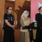Pengukuhan Kepengurusan FEKRAF Banten periode 2025-2029, yang dihadiri Dewan Pendiri FEKRAF Banten, Andi Suhud (Kiri), Plt. Kepala Dinas Pariwisata Provinsi Banten, Hj. Linda Rohyati Fatimah, S.Sos., M.Si., yang mewakili Gubernur Banten (Tengah), dan M. Irfan Ketua FEKRAF Banten terpilih periode 2025–2029 (Kanan). (Foto: Istimewa)