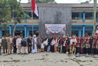 Memperingati Hari Pahlawan, para pelajar SMK Bismillah menampilkan sebuah pertunjukan istimewa: drama kolosal yang menggambarkan pertempuran heroik 10 November di Surabaya. (Foto: Istimewa)