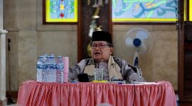 Pimpinan Ponpes, KH. Achmad Badrudin RH, yang juga Anggota Komisi Fatwa MUI Provinsi Banten. (Foto: Bantenesia)