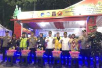 Kapolda Banten, Irjen Pol Hengki, didampingi Gubernur Banten, Andras Soni, Dandim 0602/Serang, Kapolresta Serang Kota, Kejati Banten, dan Forkopimda saat Monitoring Pos Pelayanan Natal 2025 dan Tahun Baru 2026, di Pos Pelayanan Alun-alun, Kota Serang. (Foto: Bantenesia)