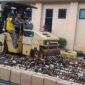 Polda Banten Musnahkan Ribuan Botol Miras. (Foto: Royadi)