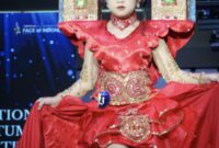 Atika Fairuz Khalisa Widianti saat menggunakan busana bertema Gapura Banten dan Menara Banten yang sarat makna budaya, serta balutan batik khas Kota Serang yang semakin menegaskan identitas daerahnya. (Foto: Istimewa)