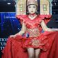 Atika Fairuz Khalisa Widianti saat menggunakan busana bertema Gapura Banten dan Menara Banten yang sarat makna budaya, serta balutan batik khas Kota Serang yang semakin menegaskan identitas daerahnya. (Foto: Istimewa)
