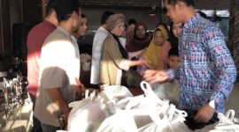 Suasana Hotel Wisata Baru Berbagi Kebahagiaan dengan Santuni Dhuafa dan Yatim. (Foto: Bantenesia)