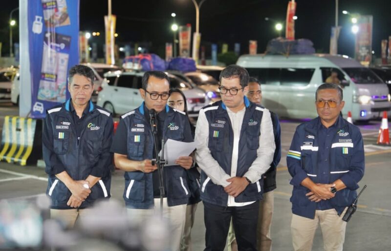 Direktur Utama ASDP Indonesia Ferry, Heru Widodo (Tengah), saat Pres Conference Update Pemudik di Pelabuhan Merak. (Foto: Istimewa)