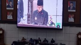 Gubernur Provinsi Banten, Andra Soni, saat memyampaikan materi Laporan Keterangan Pertanggungjawaban (LKPJ) di hadapan Anggota DPRD Banten. (Foto: Istimewa)