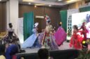 Parade Fashion Show Duta Batik dari Designer Rossys Entertainment, Wanita yang akrab disapa Aunty Rossy. (Foto: Bantenesia)