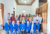 Mahasiswa Universitas Pamulang (UNPAM) Kampus Serang, melaksanakan Pengabdian Kepada Masyarakat (PKM) di Home Industri Yuli Jaya, Kue Satu dan Gipang. (Foto: Istimewa)