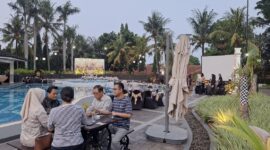 Sejumlah pengunjung calon pengantin & keluarga, melakukan konsultasi untuk resepsi pernikahan, di acara Intimate Wedding Showcase The Royale Krakatau Hotel Cilegon, Jumat (8/5/2026). (Foto: Istimewa)