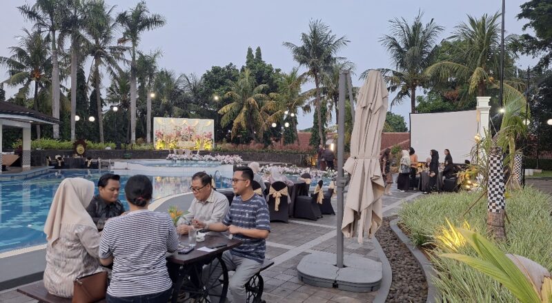 Sejumlah pengunjung calon pengantin & keluarga, melakukan konsultasi untuk resepsi pernikahan, di acara Intimate Wedding Showcase The Royale Krakatau Hotel Cilegon, Jumat (8/5/2026). (Foto: Istimewa)