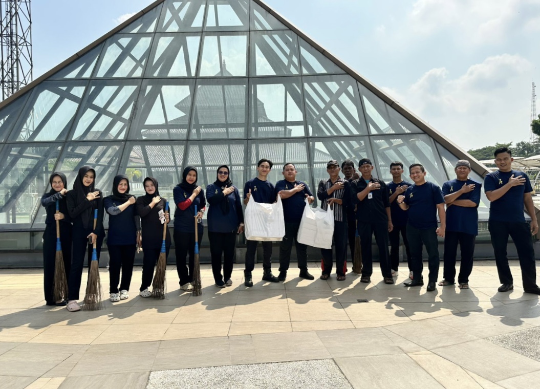 Hotel Horison Ultima Ratu Serang kembali melanjutkan rangkaian kegiatan sosial melalui aksi bersih-bersih di Masjid Ats-Tsauroh, Kota Serang, 13 Mei 2026. (Foto: Istimewa)