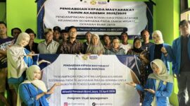Foto bersama Mahasiswa Universitas Pamulang Kampus Kota Serang dan Peserta Pelaku Usaha Perajin Gerabah di Wisata Gerabah Bumi Jaya. (Foto: Istimewa)