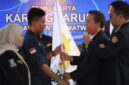 Penyerahan Bendera Karang Taruna, kepada Ketua Karang Taruna Kecamatan Kramatwatu Terpilih. (Foto: Bantenesia)