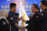 Penyerahan Bendera Karang Taruna, kepada Ketua Karang Taruna Kecamatan Kramatwatu Terpilih. (Foto: Bantenesia)